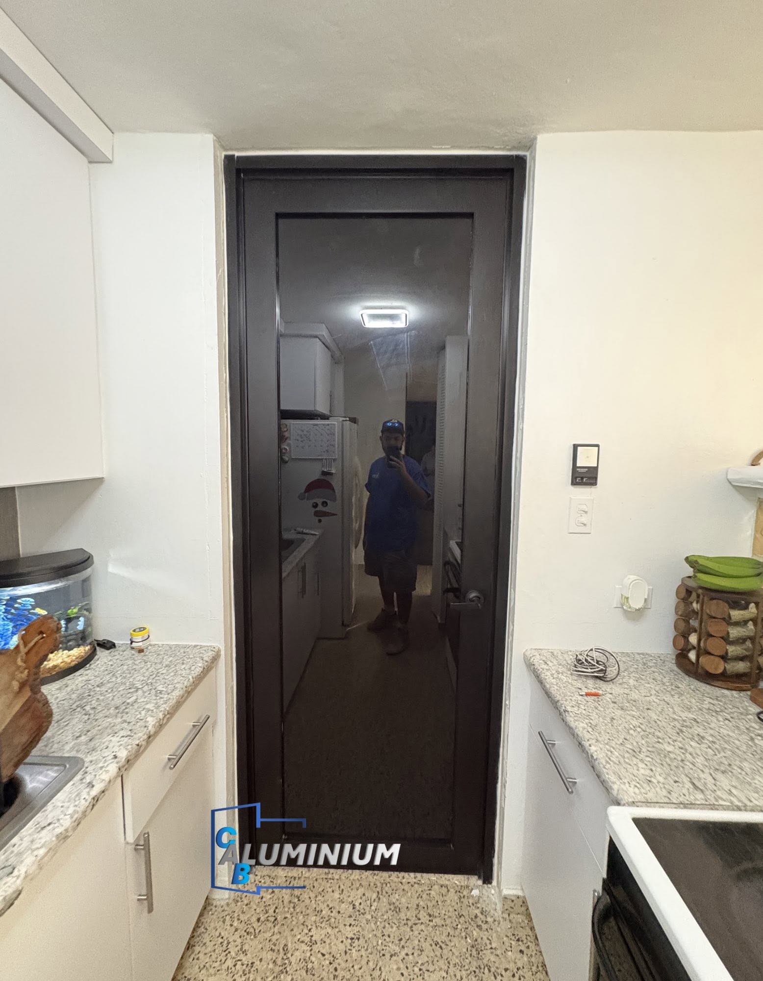 Puerta interior negra